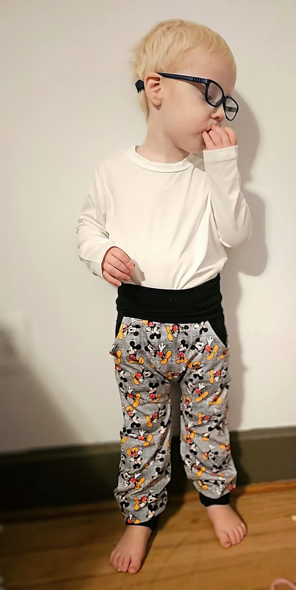 Grow with me pants Digital Sewing Pattern - PDF print and projector